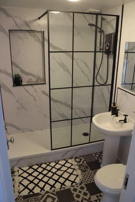 Executive Top Floor 1 Bedroom Apartment Aberdeen Bagian luar foto